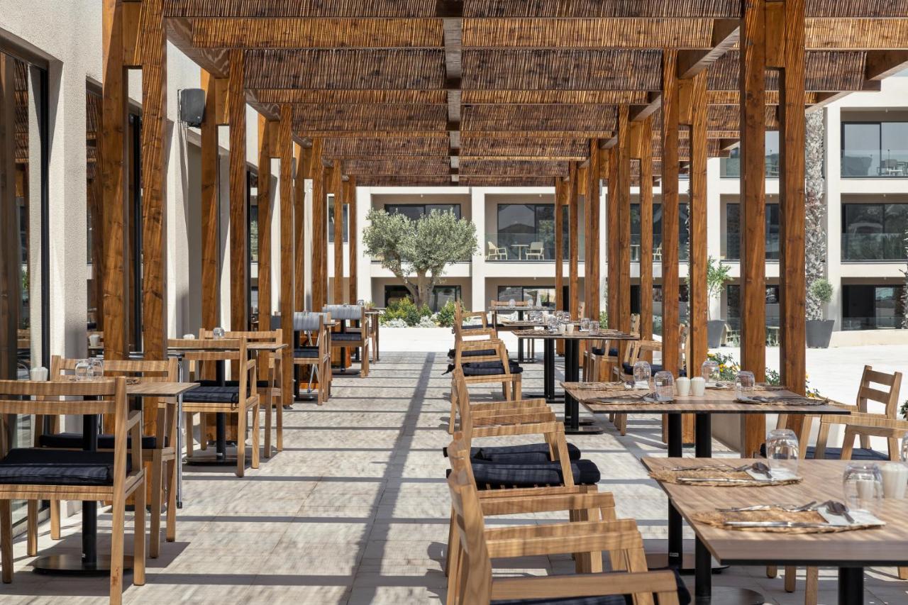 Helea Lifestyle Beach Resort Kallithéa Exterior foto The restaurant at the hotel