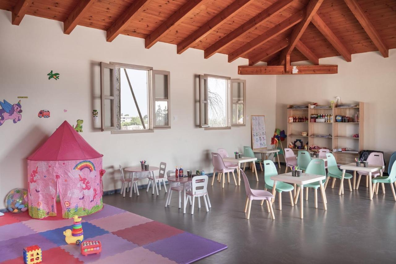 Helea Lifestyle Beach Resort Kallithéa Exterior foto A classroom at the school